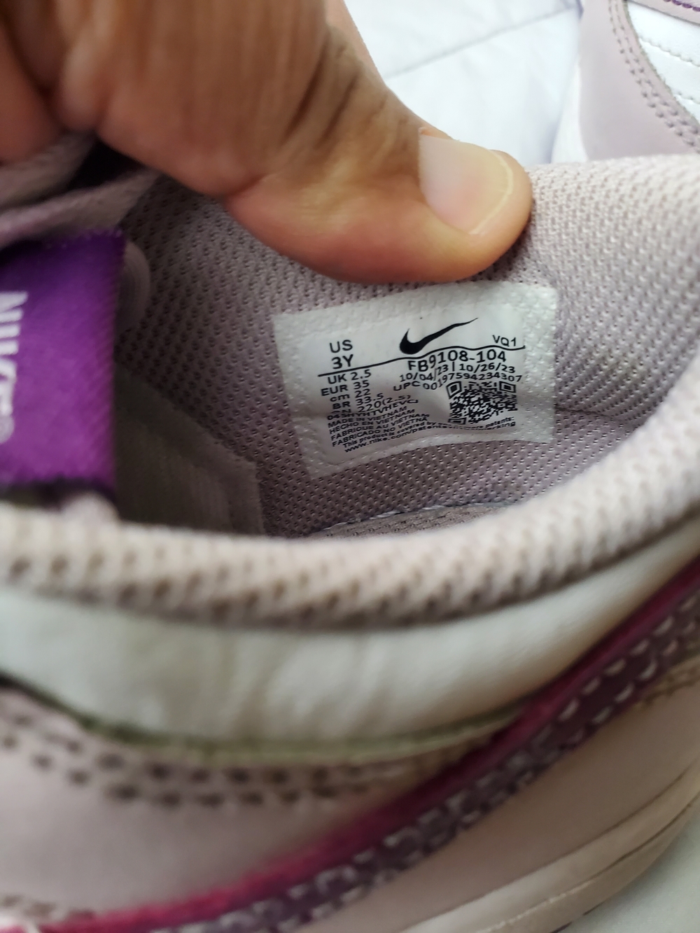 Nike Kids Low-Top Sneakers in Light Lavender and Deep Purple Size 3Y Unisex - Picture 2 of 8